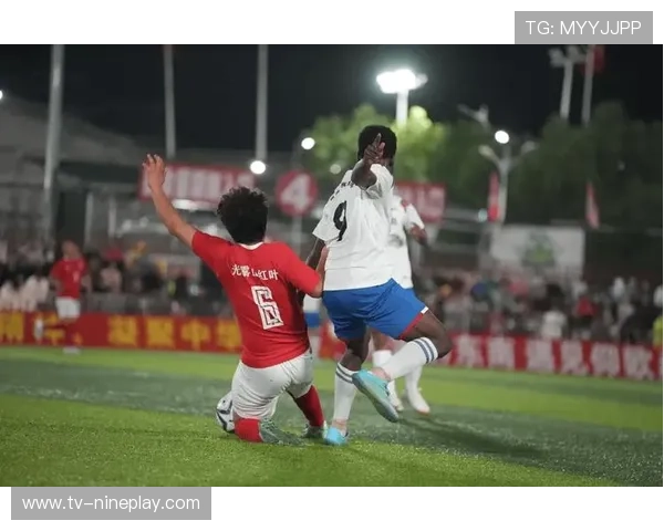 足球球星狂妄张扬引发赛场风波媒体聚焦豪言壮语再掀热议